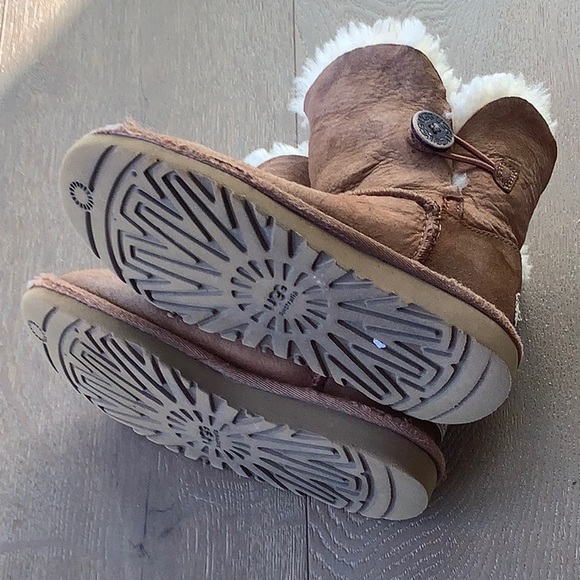 UGG kids boots/ Sz 13 - Picture 3 of 3